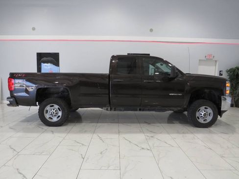 Used 2019 Chevrolet Silverado 2500 W/T AWD/4WD image 2