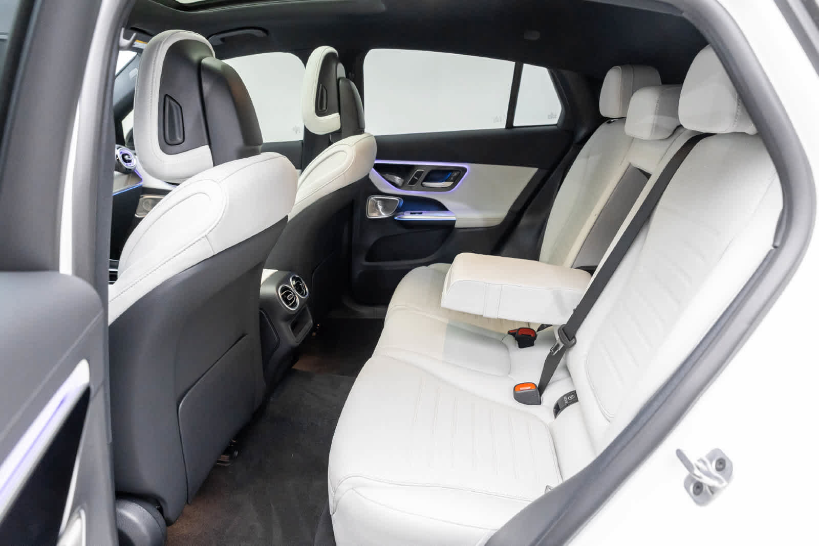 Used 2026 Mercedes-Benz GLC 300 4MATIC image 13