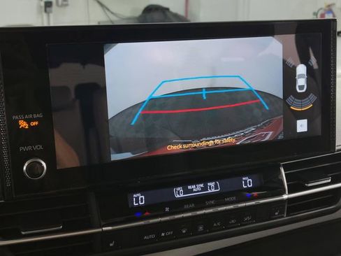 Used 2025 Toyota Sienna XLE w/ XLE Plus Package image 22