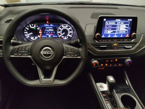Used 2023 Nissan Altima 2.5 SV FWD image 22