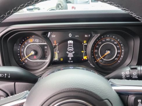New 2026 Jeep Wrangler Unlimited Sahara AWD/4WD image 28