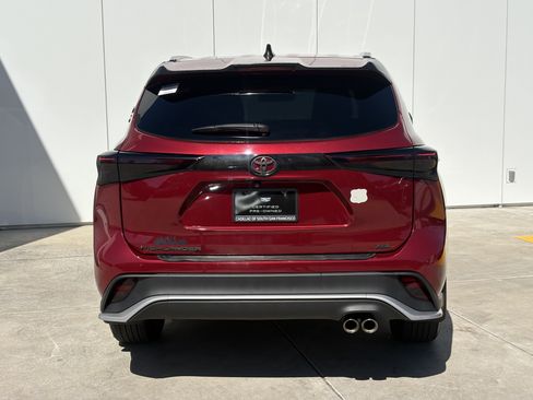 Used 2023 Toyota Highlander XSE FWD image 8