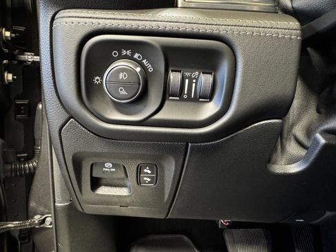 Used 2020 RAM 1500 Limited w/ Body Color Bumper Group image 17