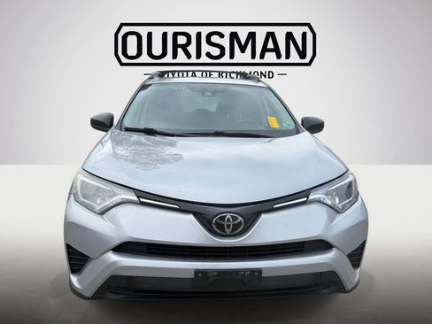 Used 2025 Toyota Corolla Cross XLE w/ Convenience Package image 2