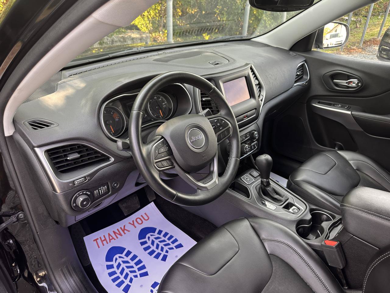 Used 2019 Jeep Cherokee Latitude Plus w/ Comfort/Convenience Group FWD image 23