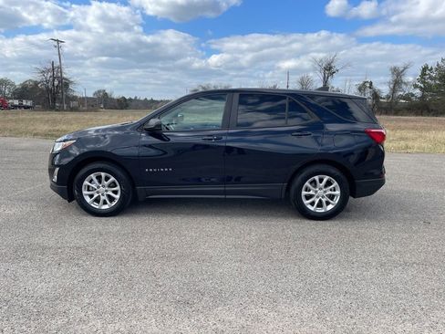 Used 2021 Chevrolet Equinox LS w/ LS Convenience Package image 2
