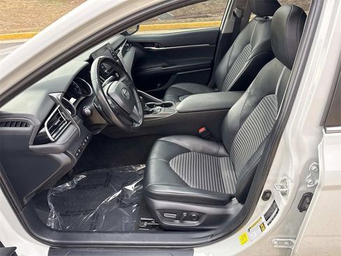 Used 2022 Toyota Camry SE w/ Cold Weather Package image 16