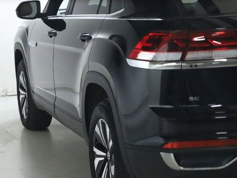 Used 2025 Volkswagen Atlas Cross Sport SE image 40