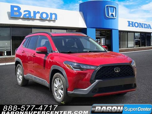 Used 2022 Toyota Corolla Cross LE w/ Moonroof Package AWD/4WD image 1