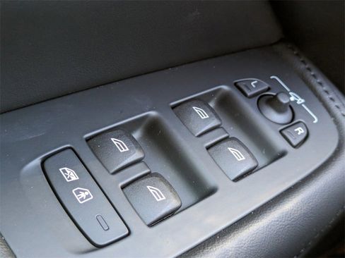 New 2024 Volvo XC60 T8 Plus w/ Protection Package Premier image 29