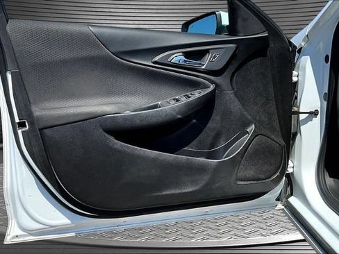Used 2021 Chevrolet Malibu RS FWD image 19