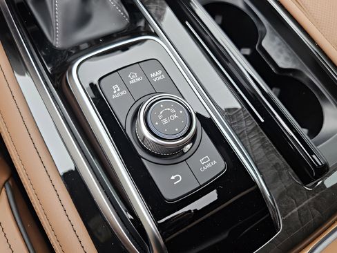 Used 2024 INFINITI QX80 Sensory image 22