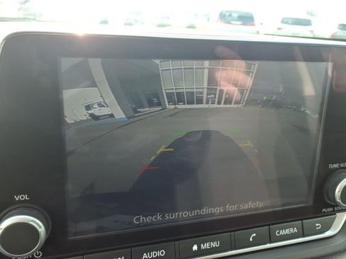 Used 2025 Nissan Rogue SV image 13