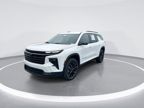 Used 2025 Chevrolet Traverse LT w/ Midnight/Sport Edition FWD image 5