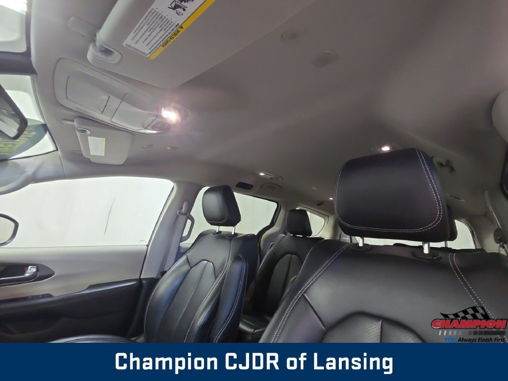 Used 2023 Chrysler Pacifica Touring-L FWD image 23