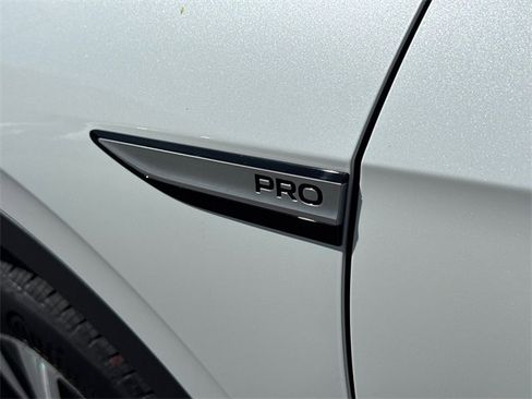 New 2025 Volkswagen ID.4 Pro image 13