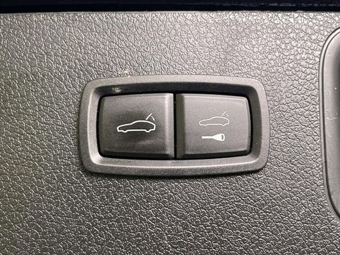 Certified 2022 Porsche Macan AWD/4WD image 21