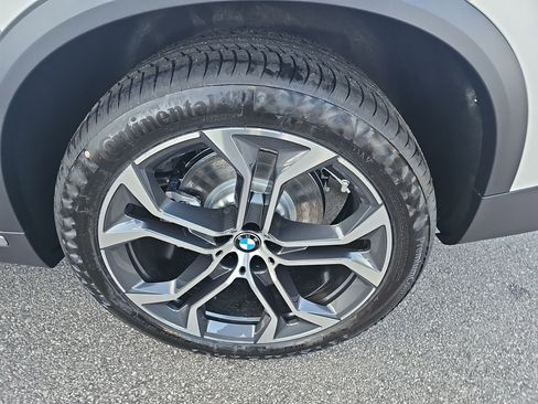 New 2026 BMW X5 xDrive40i w/ Climate Comfort Package AWD/4WD image 36