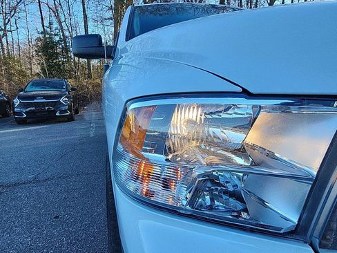 Used 2023 RAM 1500 Classic SLT image 9