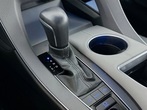 Used 2022 Toyota Avalon Limited w/ Advanced Safety Package image 17