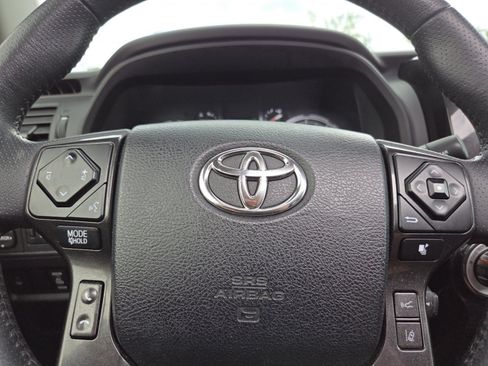 Used 2020 Toyota 4Runner Venture w/ Moonroof Package AWD/4WD image 32