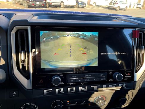 Used 2025 Nissan Frontier SV image 38