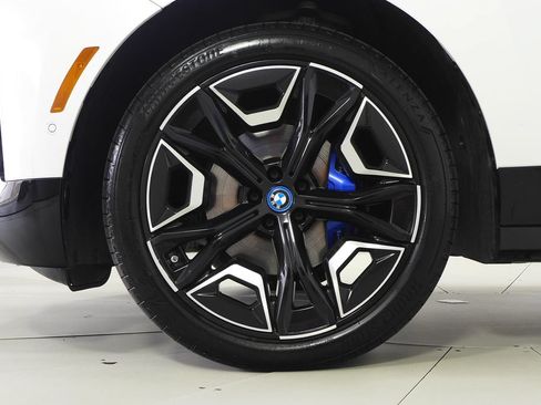 Used 2024 BMW iX xDrive50 w/ Sport Package AWD/4WD image 5