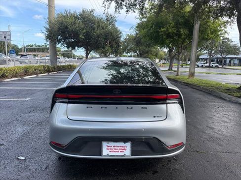 Used 2023 Toyota Prius LE FWD image 4