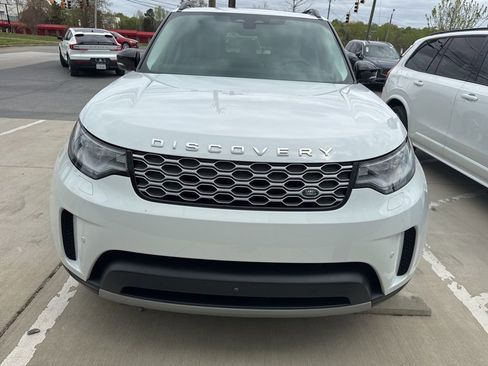 Used 2024 Land Rover Discovery S image 2