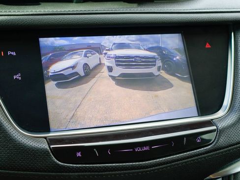 Used 2019 Cadillac XT5 Premium Luxury w/ Driver Assist Package FWD image 5