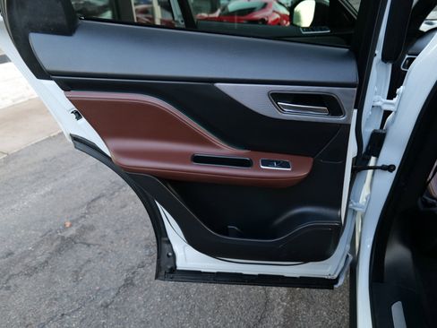 Used 2019 Jaguar F-PACE S image 44