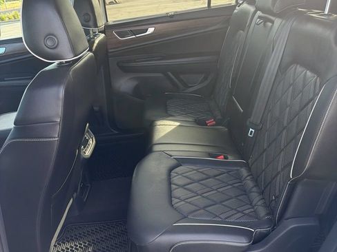 Used 2024 Volkswagen Atlas SEL Premium R-Line AWD/4WD image 8