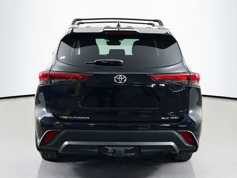Used 2021 Toyota Highlander XLE image 6