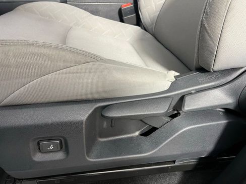 Used 2025 Toyota Tacoma SR5 image 21