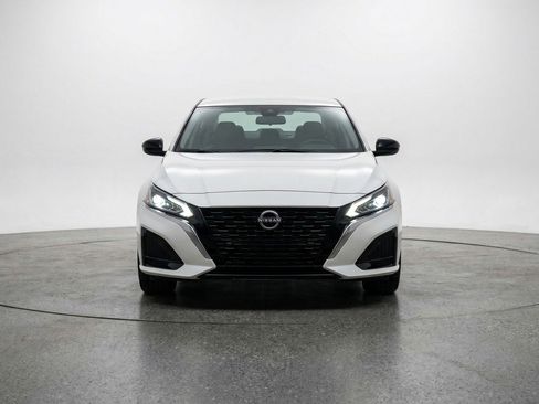 Used 2025 Nissan Altima 2.5 SV image 2