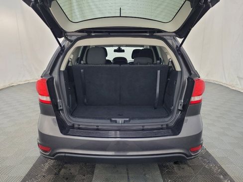 Used 2019 Dodge Journey SE image 29