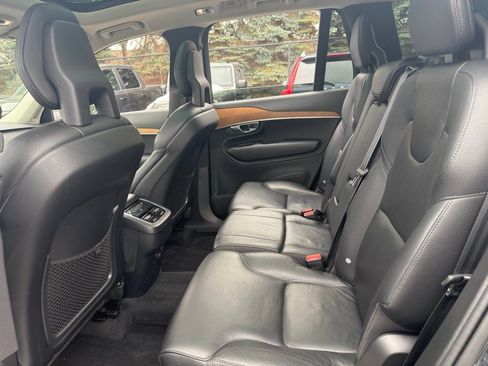 Used 2022 Volvo XC90 T6 Momentum w/ Advanced Package image 32