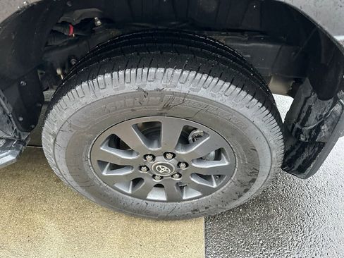 Used 2025 Toyota Land Cruiser image 27