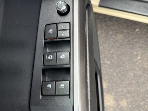 Used 2018 Toyota Tacoma SR5 image 15