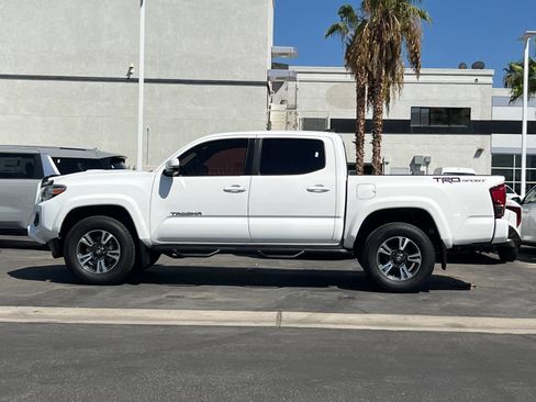 Used 2018 Toyota Tacoma TRD Sport w/ Technology Package RWD image 6