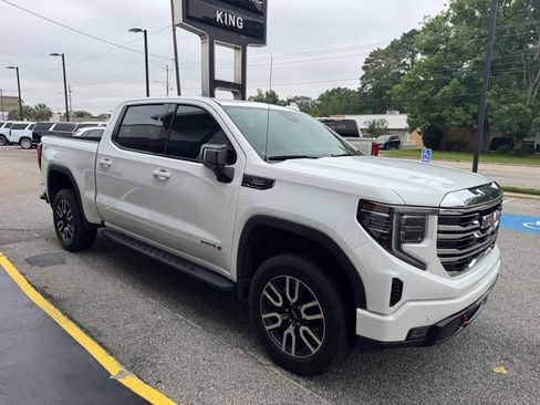 Certified 2023 GMC Sierra 1500 AT4 w/ Technology Package AWD/4WD image 8