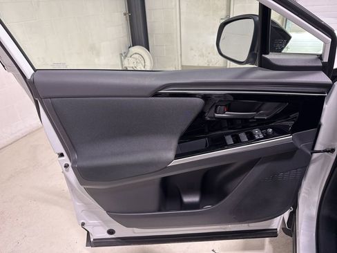 Used 2023 Subaru Solterra AWD image 10