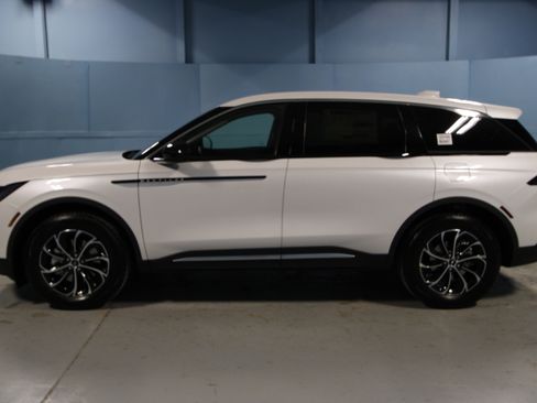 New 2026 Lincoln Nautilus Premier image 32