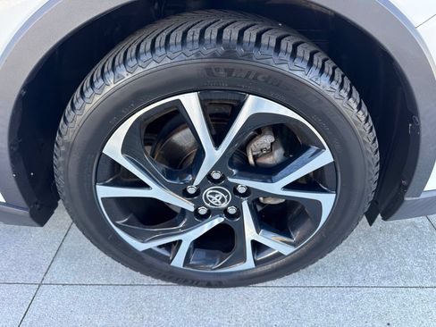Used 2018 Toyota C-HR XLE FWD image 19
