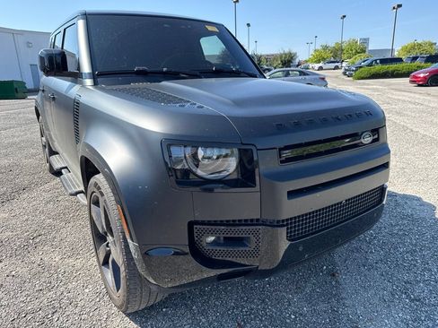 Used 2025 Land Rover Defender 110 X-Dynamic SE AWD/4WD image 13