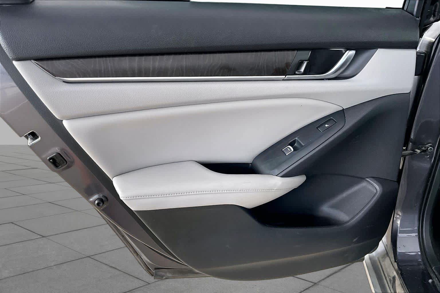 Used 2018 Honda Accord Touring image 21