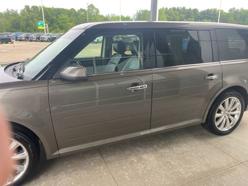 Used 2014 Ford Flex Limited w/ Class III Trailer Tow Package FWD image 2