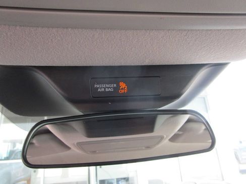 Used 2025 Nissan Kicks SR AWD/4WD image 37