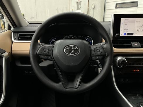 New 2025 Toyota RAV4 LE image 28