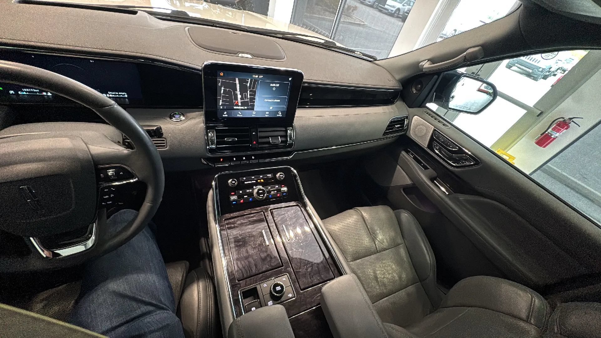 Used 2020 Lincoln Navigator L Reserve w/ Luxury Package AWD/4WD image 38